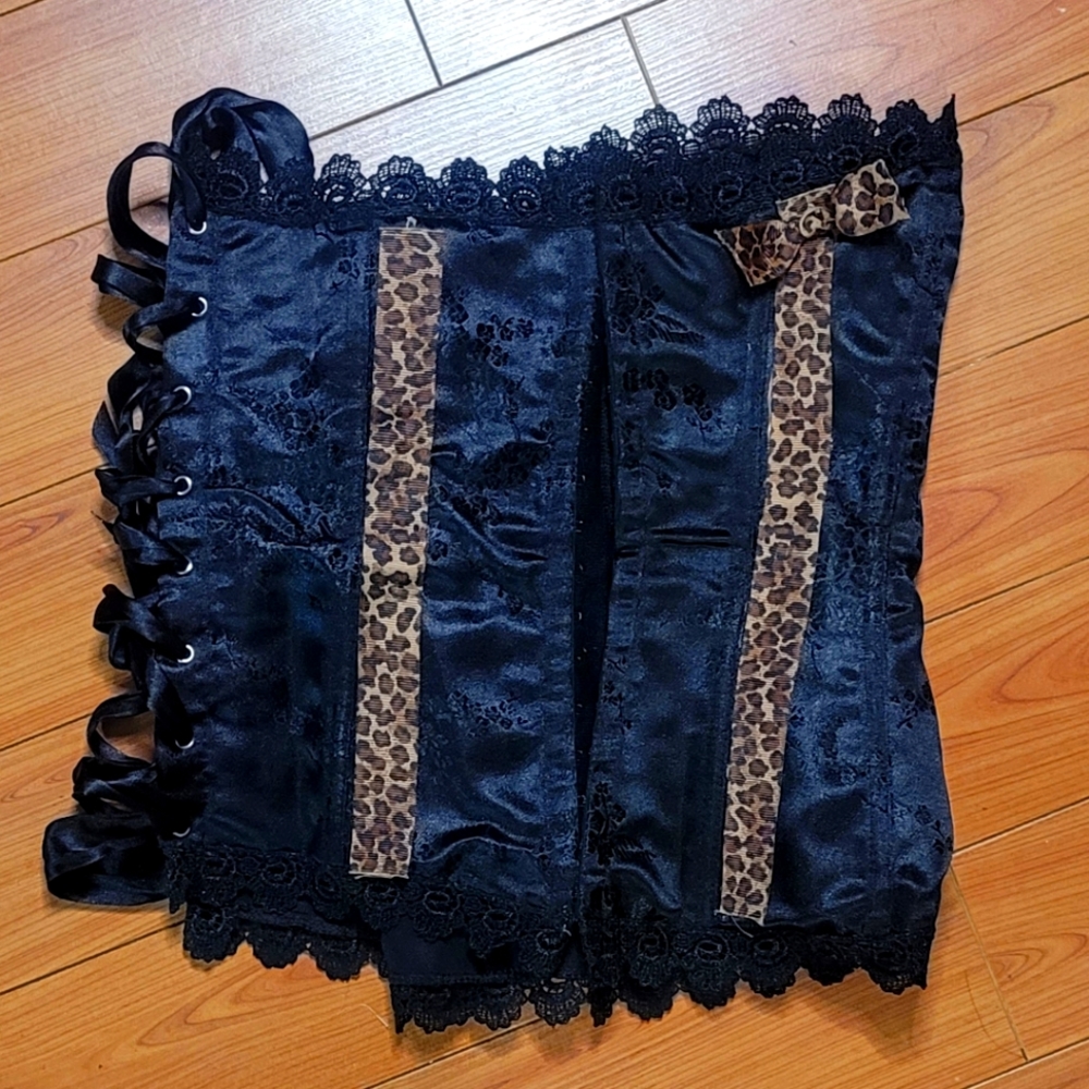 Corset with cheetah print accents